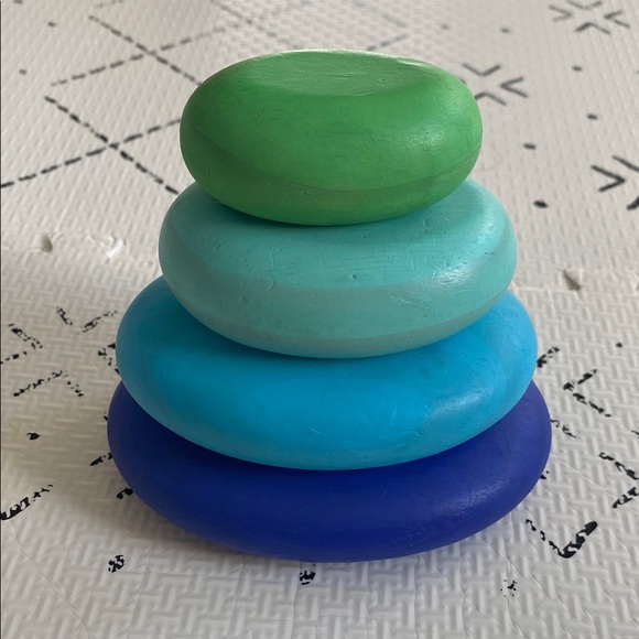 Lovevery stacking stones - Picture 1 of 3
